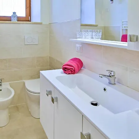 1 Bedroom Gorgeous In Lejlighed Arezzo