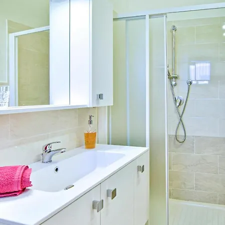 1 Bedroom Gorgeous In Ареццо